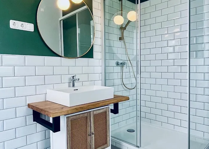 Luxusapartment Im Dichterviertel *garten*parkplatz*wifi* * エアフルト